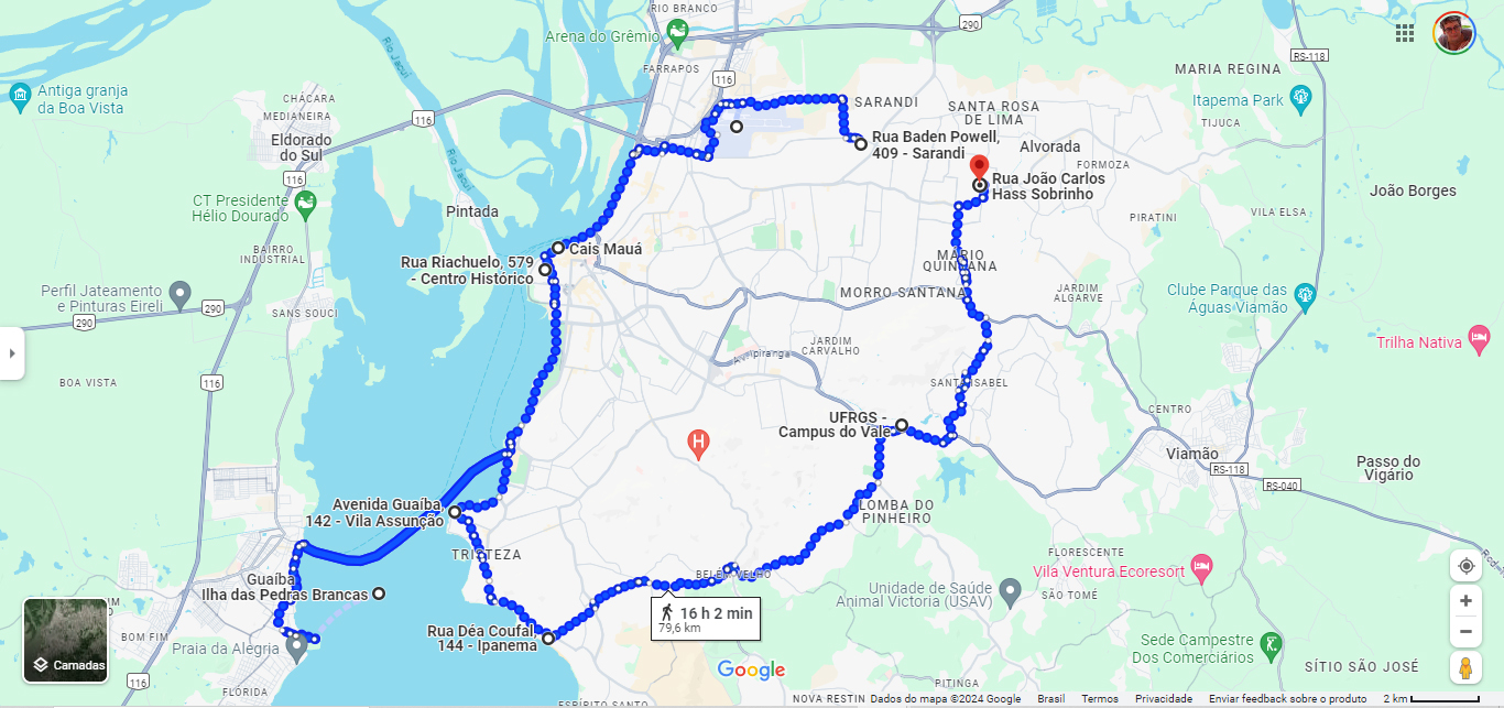 Colamos epigramas no sul, leste, oeste e norte de Porto Alegre. O trabalho se relaciona com o deslocamento e com a presença. Ao “epigramar” sentimos como se memórias recalcadas ou involuntárias irrompessem quando e onde menos se espera e abordassem os passantes. (p.60)